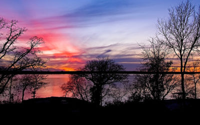 Dine overlooking Lake Grapevine